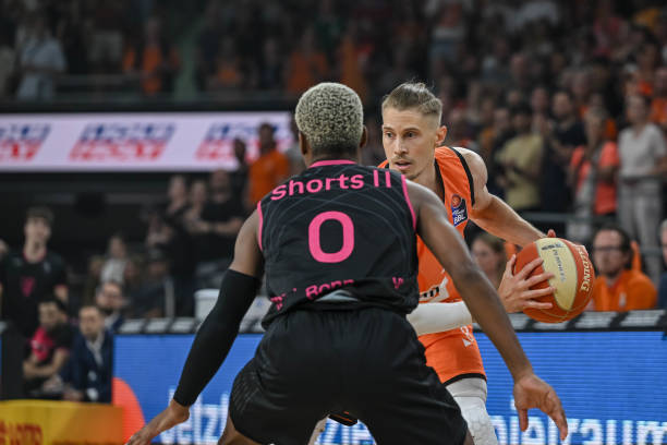 准的发球和 准的发球和